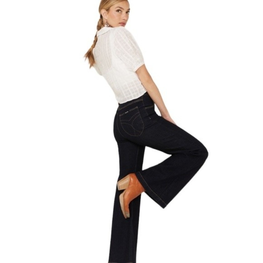 ROLLA’S EASTCOAST HIGH RISE FLARE ORGANIC COTTON JEANS IN LUX BLUE - Picture 2 of 15